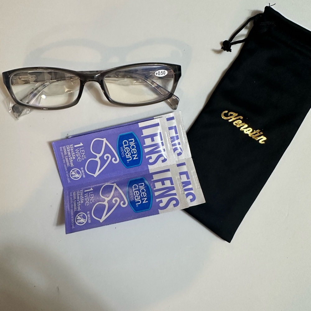 Women’s reading eyeglasses